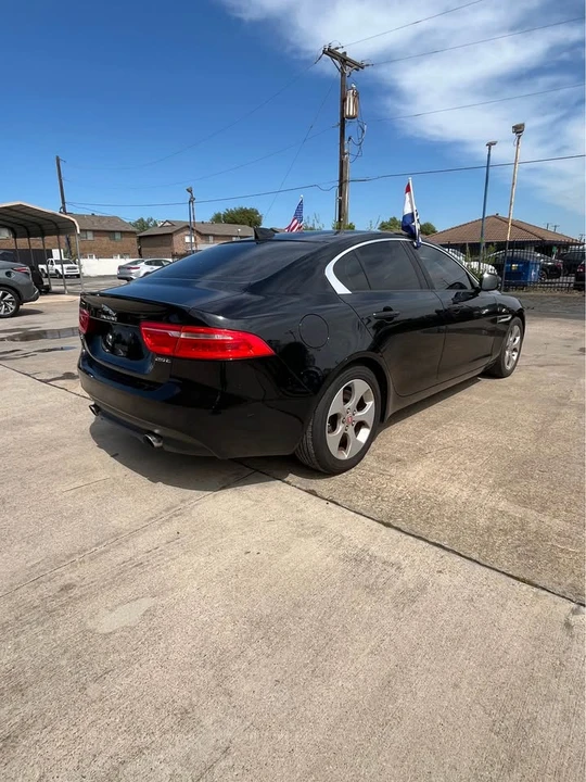 2017 Jaguar XE - Image 11 of 17