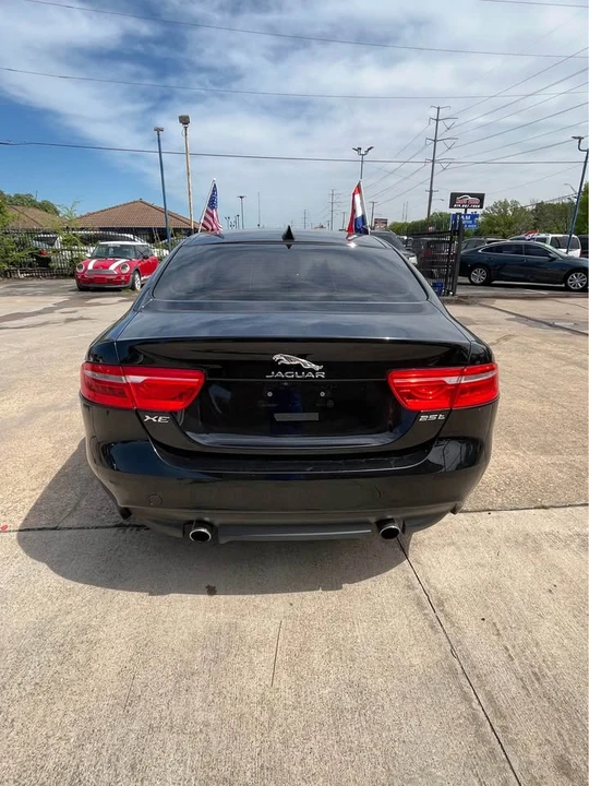 2017 Jaguar XE - Image 9 of 17