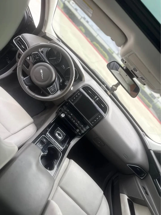 2017 Jaguar XE - Image 7 of 11