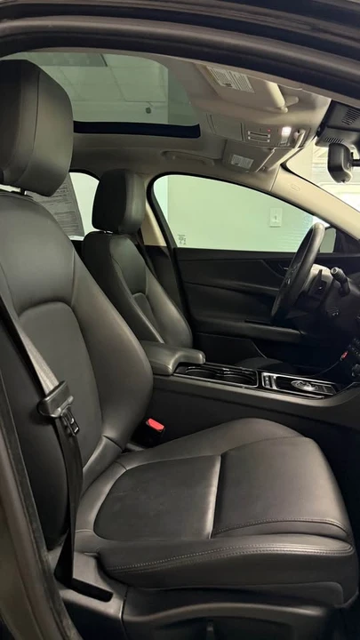 2017 Jaguar XE - Image 8 of 15