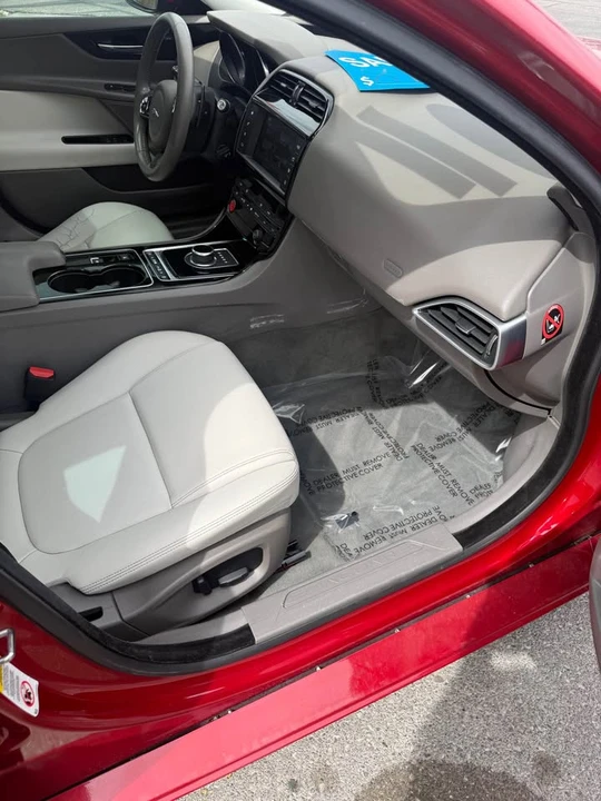 2017 Jaguar XE - Image 17 of 20