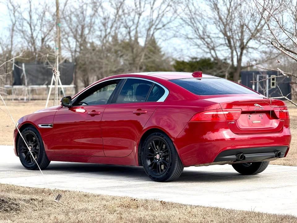 2017 Jaguar XE - Image 10 of 19