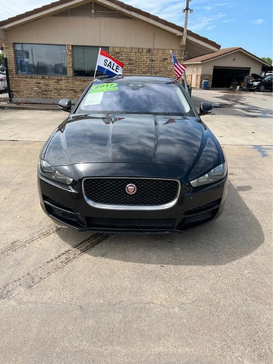 2017 Jaguar XE - Image 2 of 17