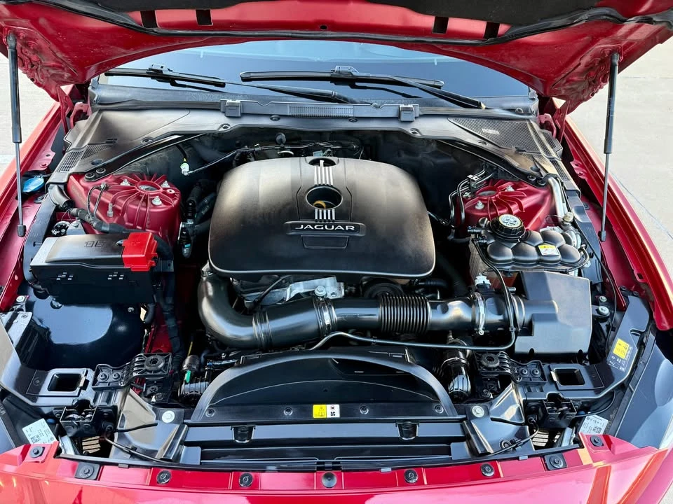 2017 Jaguar XE - Image 13 of 20