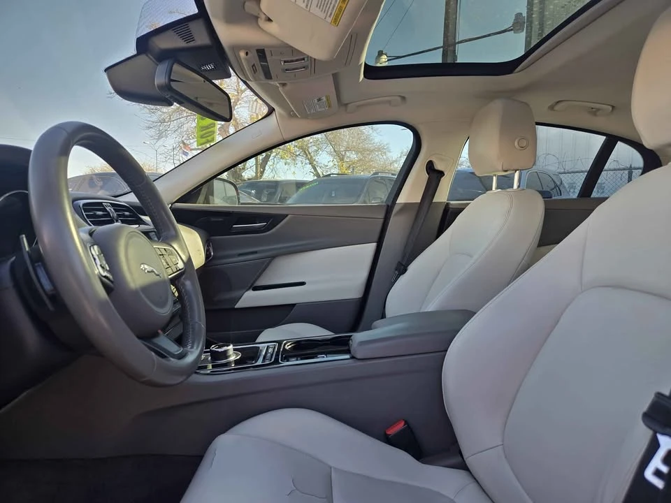 2017 Jaguar XE - Image 10 of 10