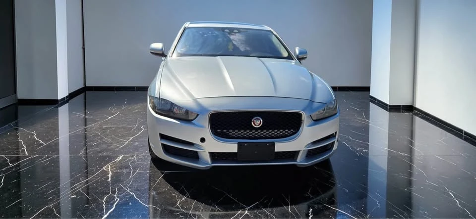 2017 Jaguar XE - Image 8 of 8