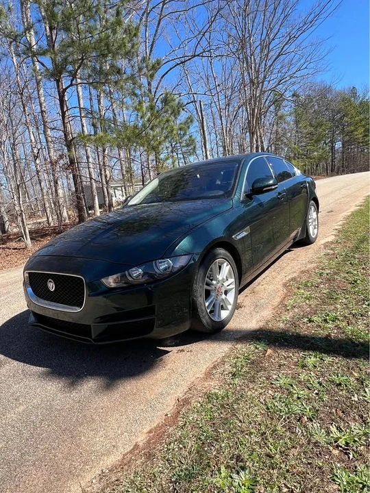 2017 Jaguar XE - Image 5 of 12