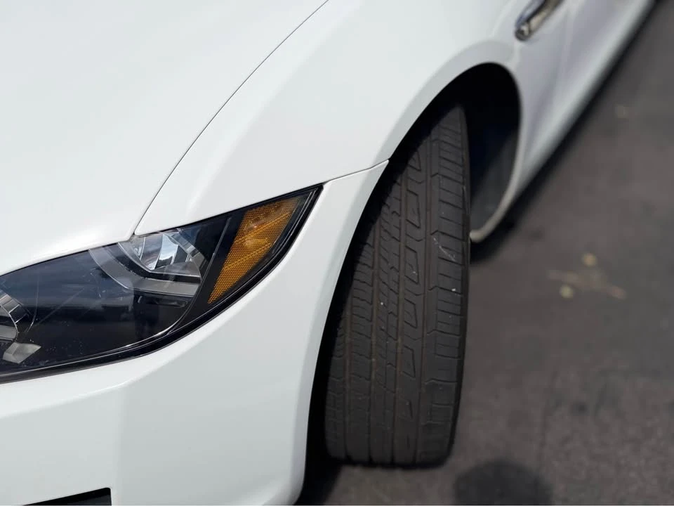 2017 Jaguar XE - Image 10 of 14