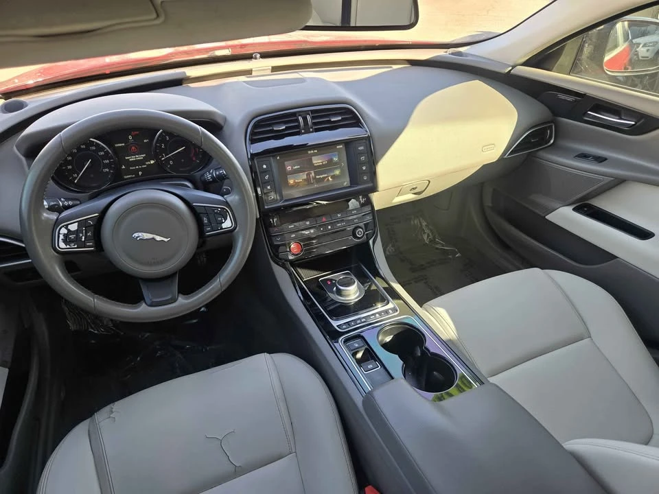 2017 Jaguar XE - Image 9 of 10