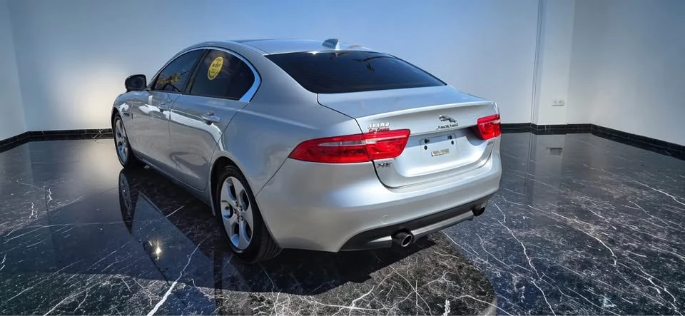 2017 Jaguar XE - Image 3 of 8