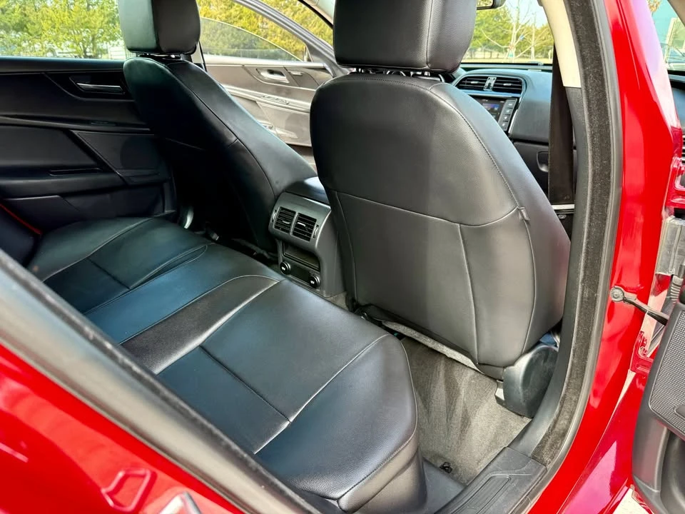 2017 Jaguar XE - Image 19 of 19