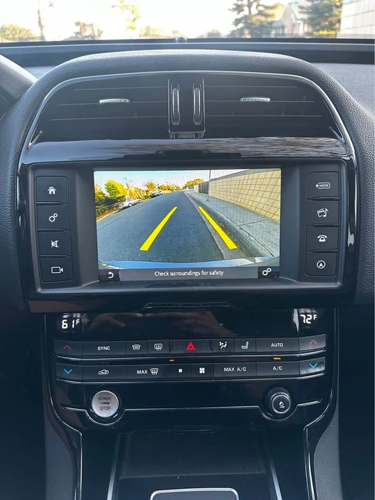 2017 Jaguar XE - Image 9 of 11