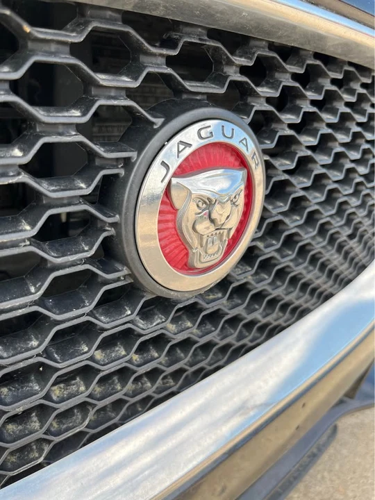 2017 Jaguar XE - Image 3 of 17