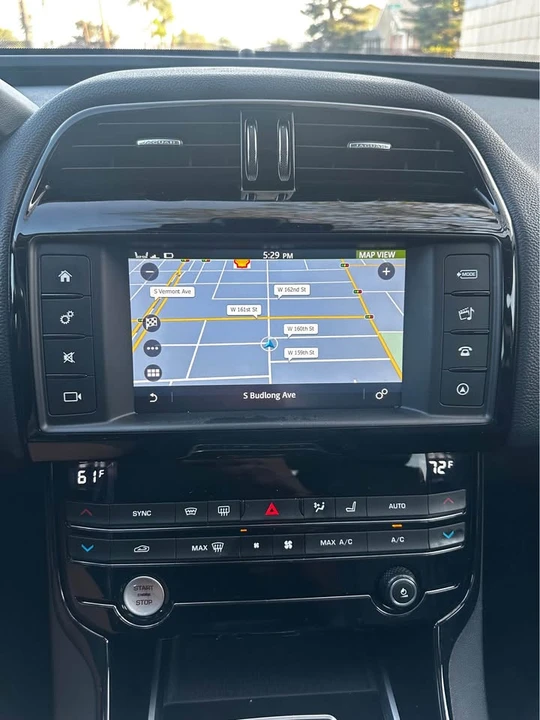 2017 Jaguar XE - Image 8 of 11