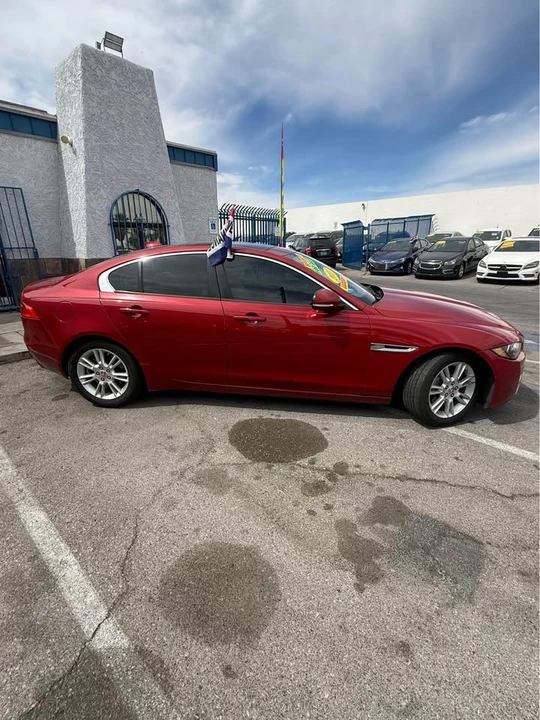2017 Jaguar XE - Image 3 of 20
