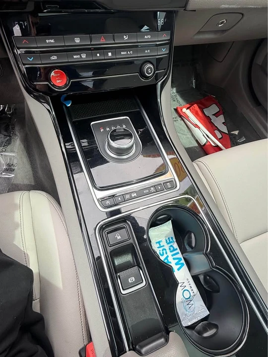 2017 Jaguar XE - Image 12 of 20