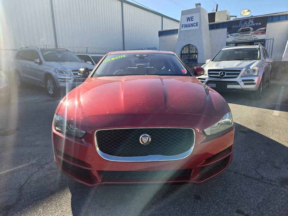 2017 Jaguar XE - Image 4 of 10