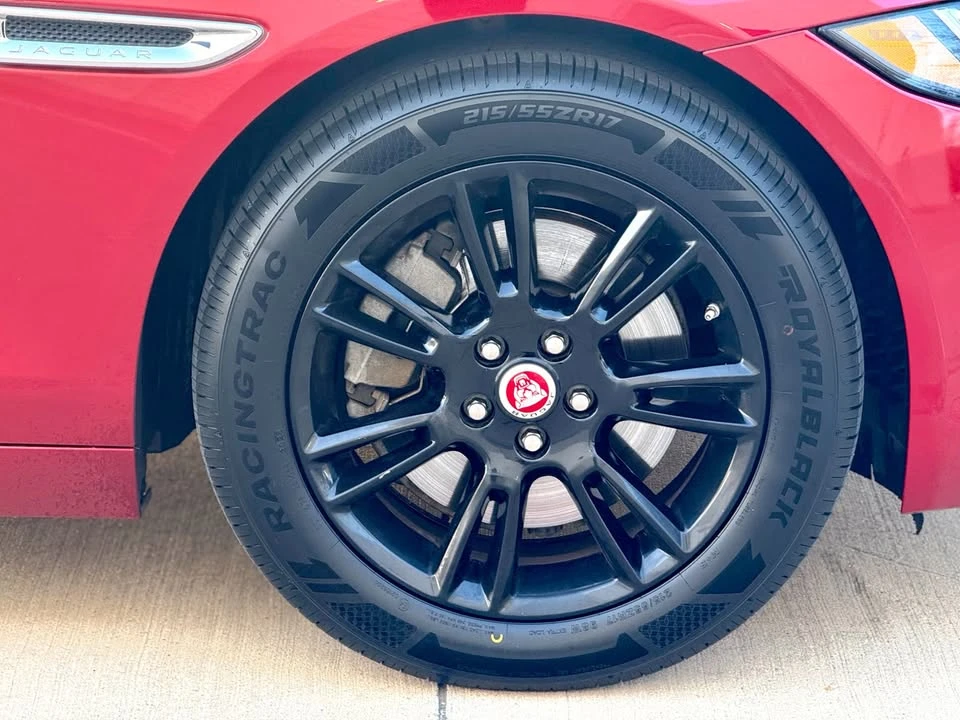 2017 Jaguar XE - Image 11 of 19