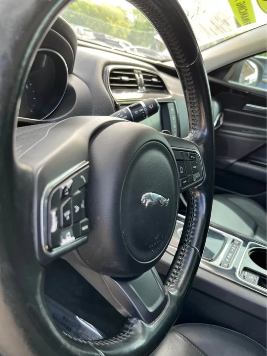 2017 Jaguar XE - Image 14 of 17