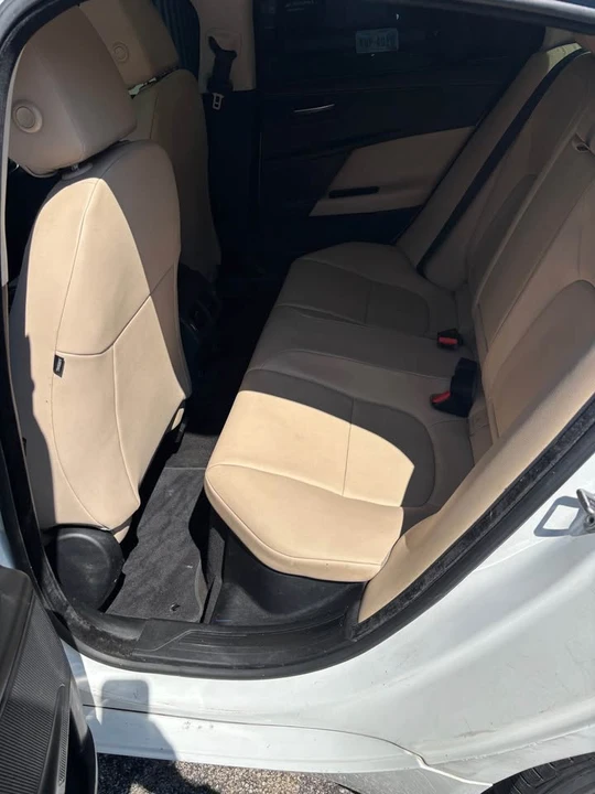 2017 Jaguar XE - Image 7 of 20