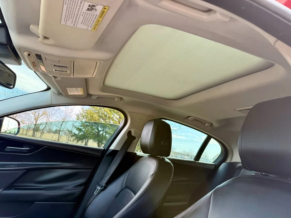 2017 Jaguar XE - Image 17 of 20