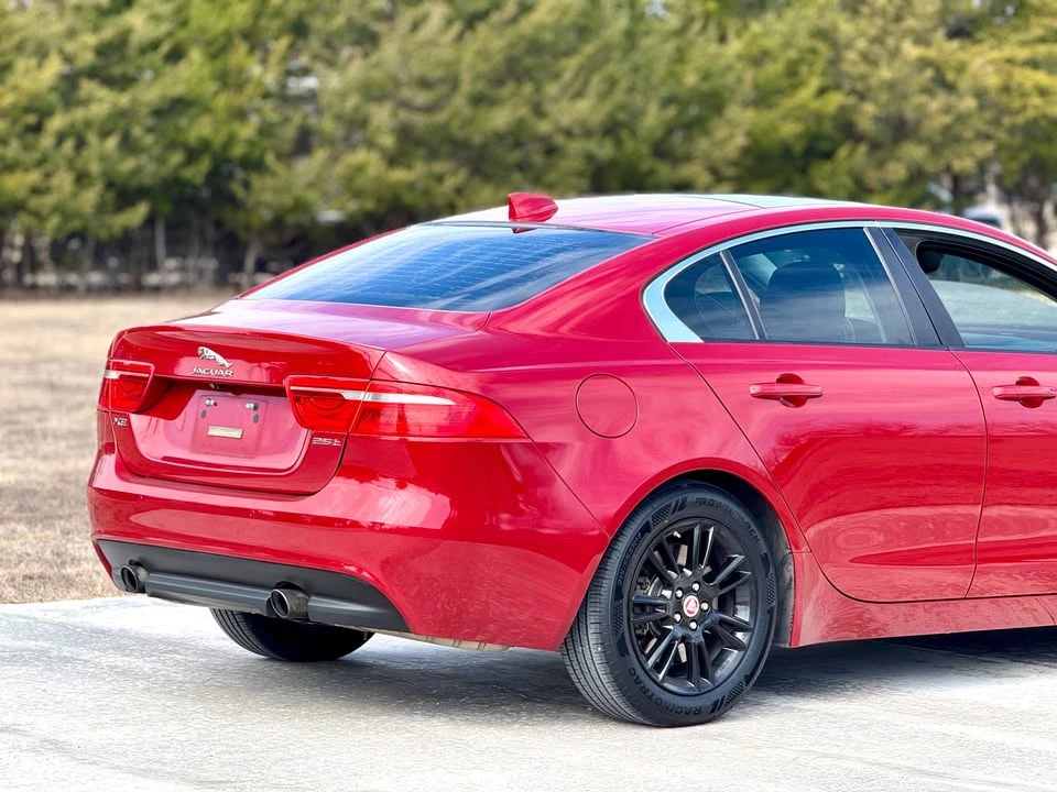 2017 Jaguar XE - Image 7 of 20