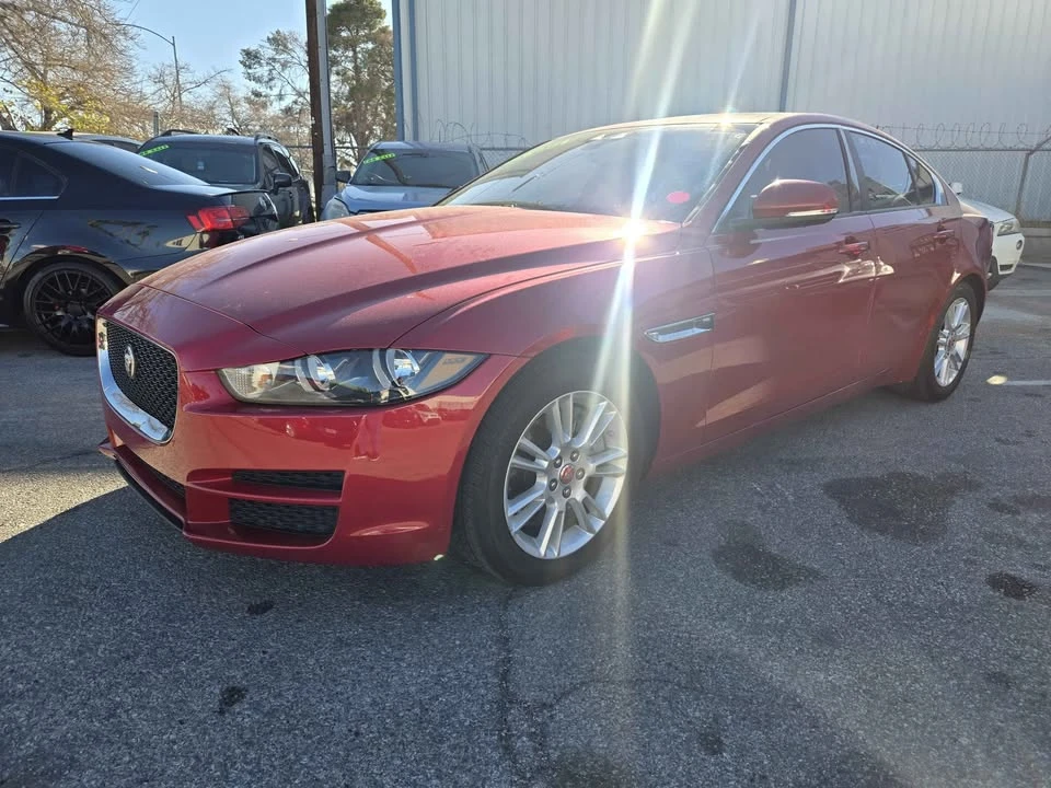 2017 Jaguar XE - Image 6 of 10