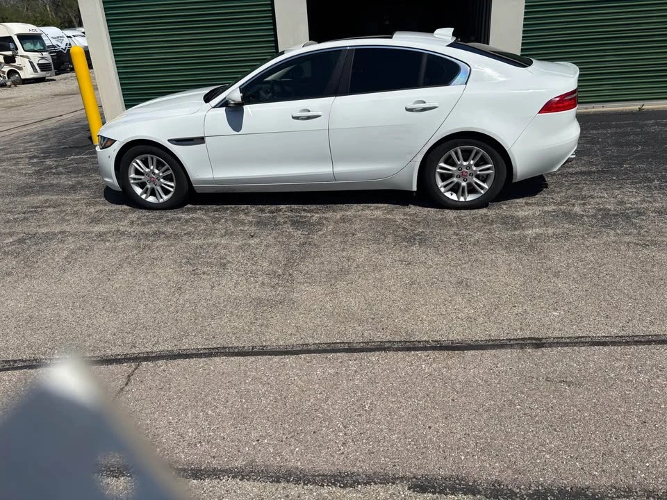 2017 Jaguar XE - Image 4 of 20