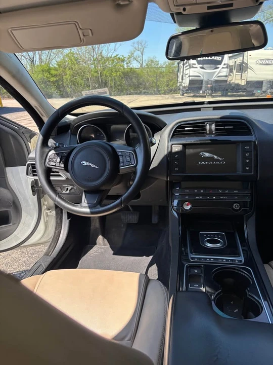 2017 Jaguar XE - Image 8 of 20