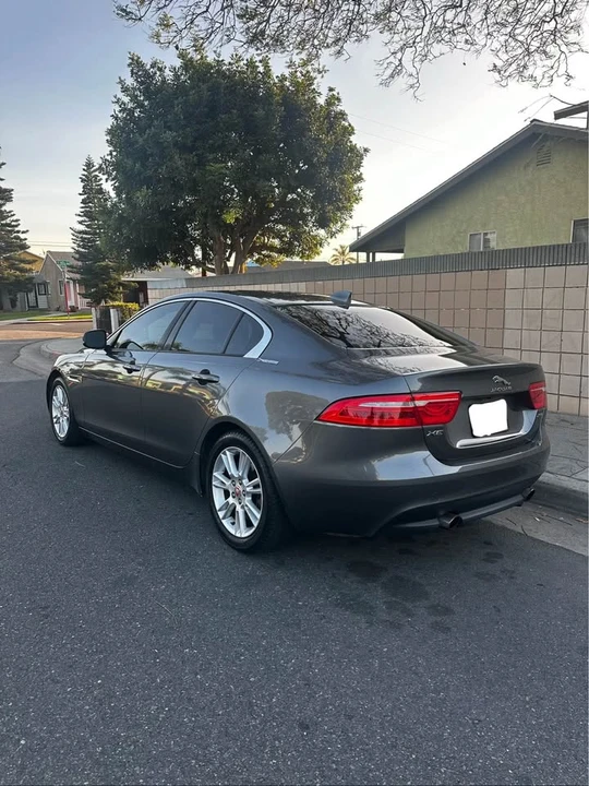 2017 Jaguar XE - Image 4 of 11