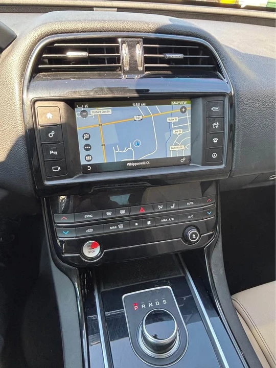 2017 Jaguar XE - Image 14 of 20