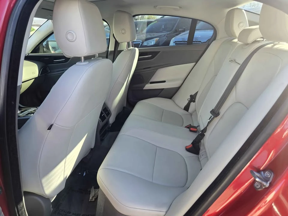 2017 Jaguar XE - Image 8 of 10