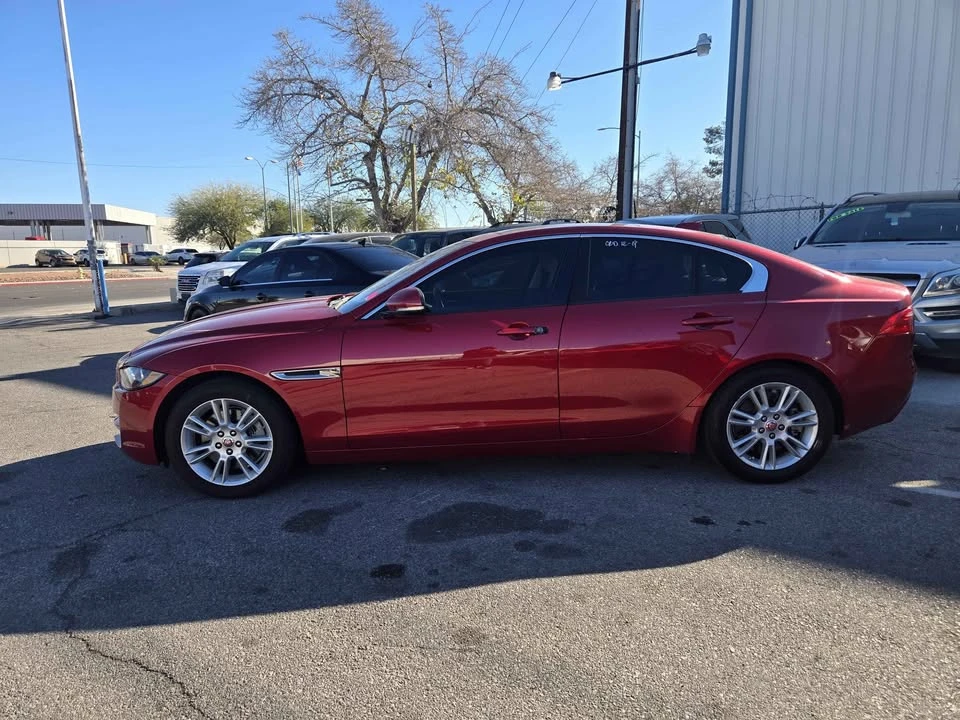 2017 Jaguar XE - Image 5 of 10