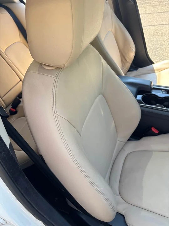 2017 Jaguar XE - Image 10 of 20