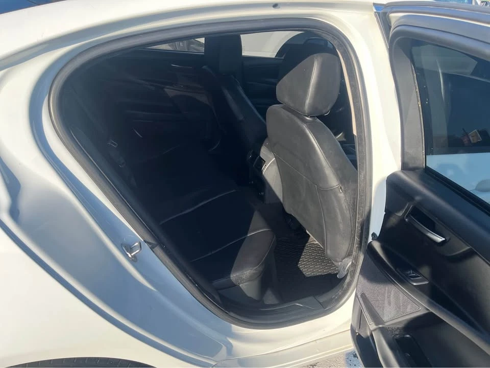 2017 Jaguar XE - Image 7 of 9