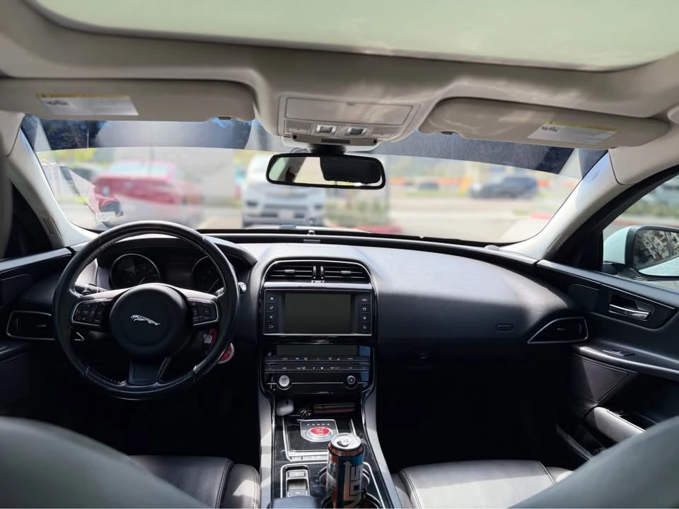 2017 Jaguar XE - Image 10 of 13