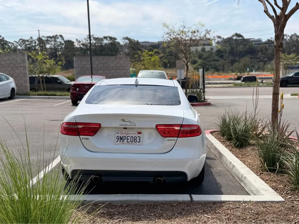 2017 Jaguar XE - Image 4 of 13