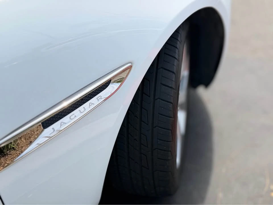 2017 Jaguar XE - Image 7 of 13
