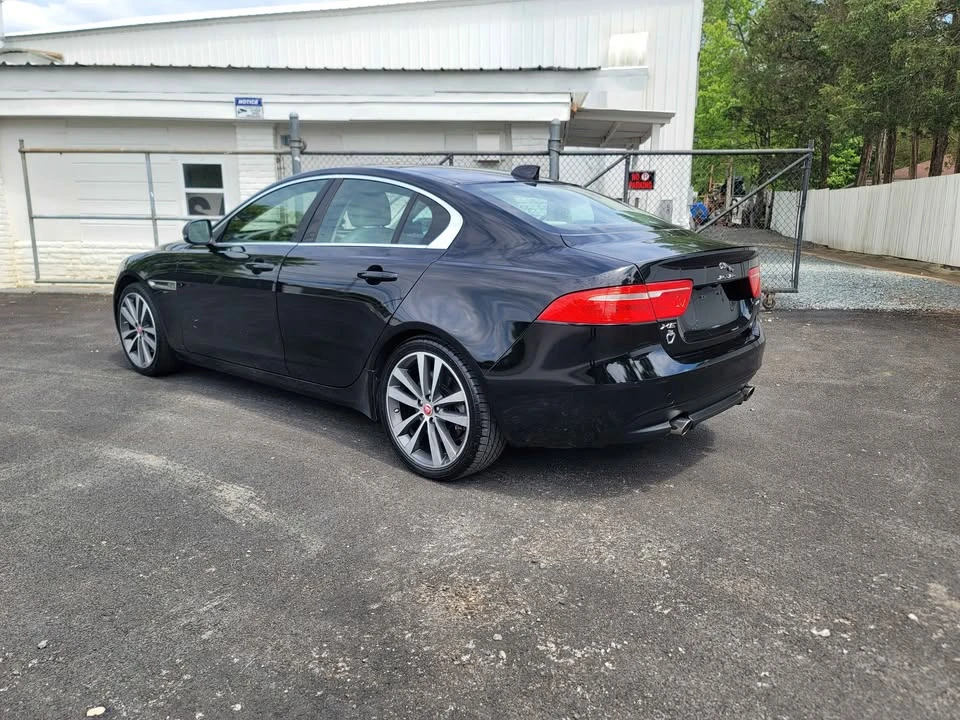2017 Jaguar XE - Image 4 of 14