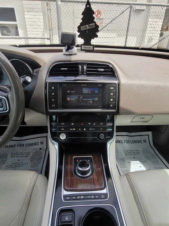 2017 Jaguar XE - Image 8 of 14