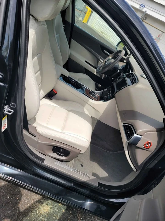 2017 Jaguar XE - Image 6 of 14