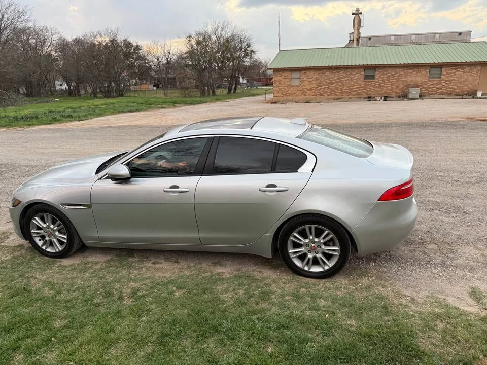 2017 Jaguar XE - Image 8 of 8