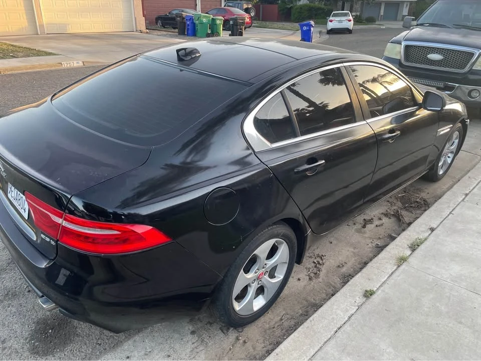 2017 Jaguar XE - Image 5 of 9