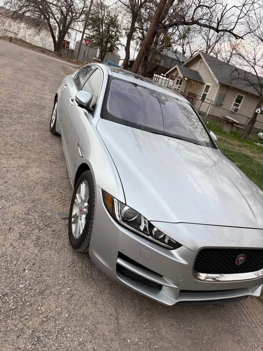 2017 Jaguar XE - Image 6 of 8