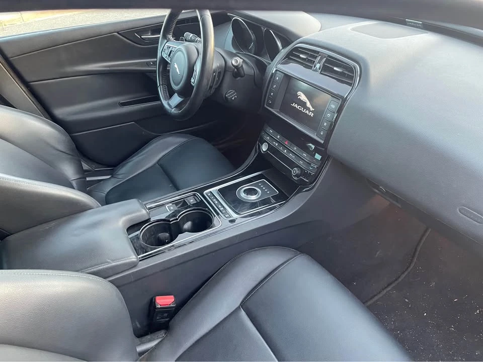 2017 Jaguar XE - Image 8 of 9