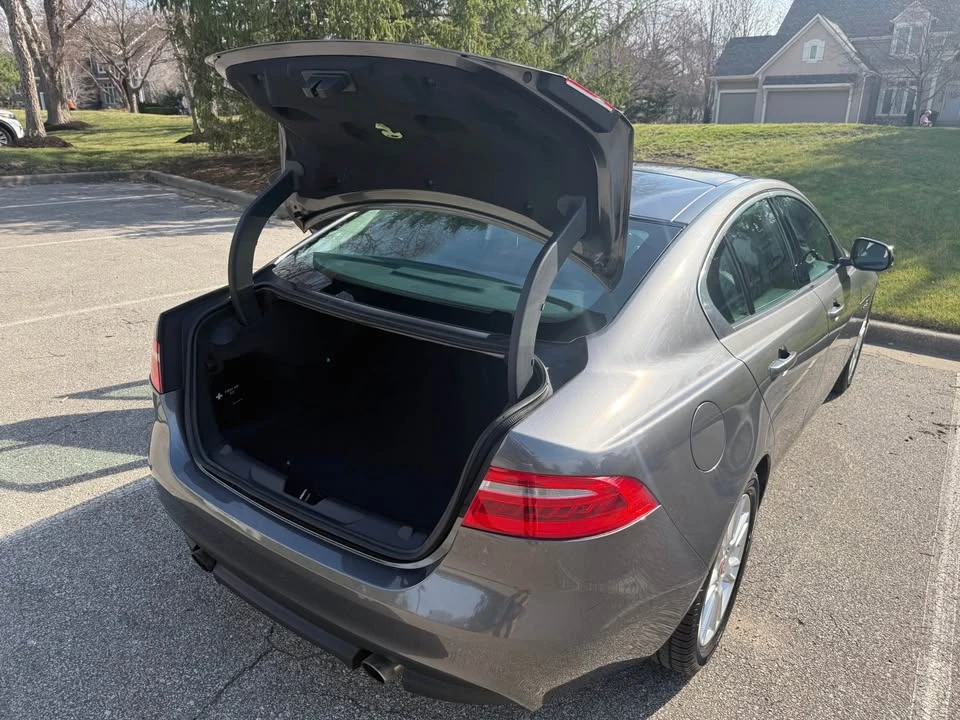 2017 Jaguar XE - Image 3 of 9