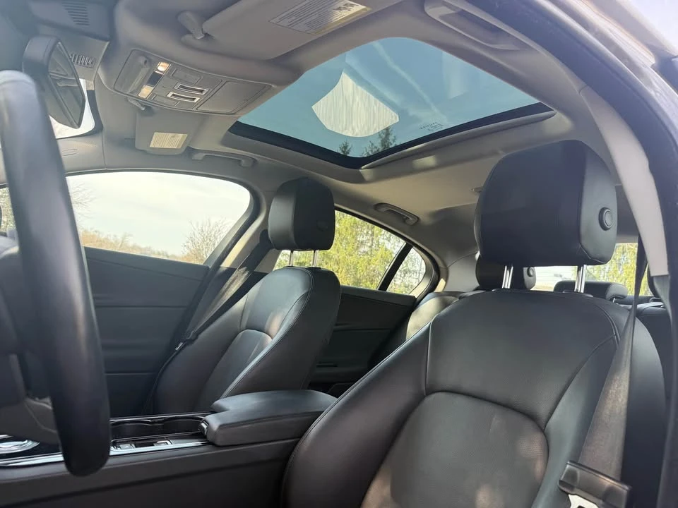 2017 Jaguar XE - Image 2 of 9