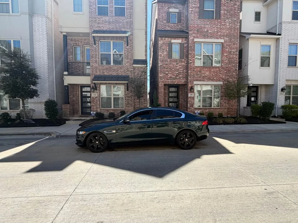 2017 Jaguar XE - Image 16 of 18
