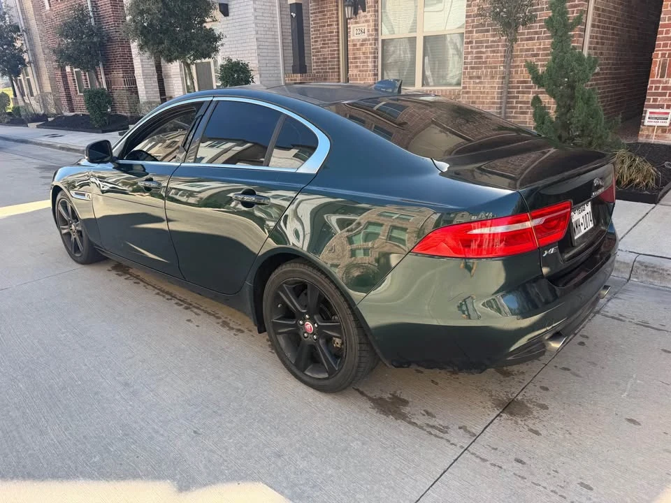 2017 Jaguar XE - Image 13 of 18