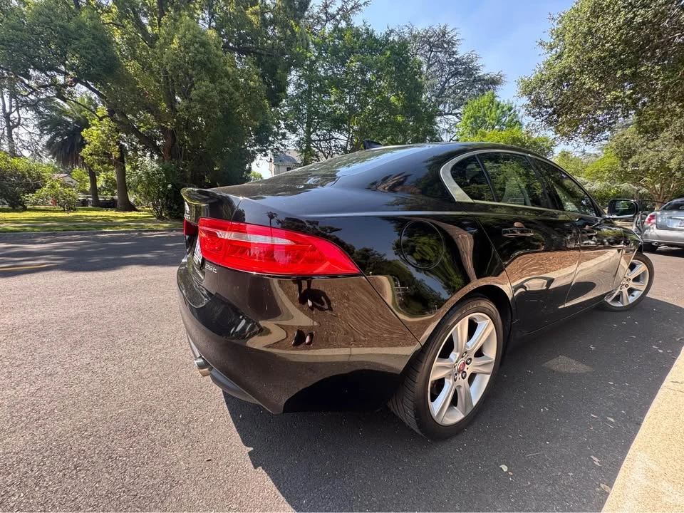 2017 Jaguar XE - Image 5 of 10